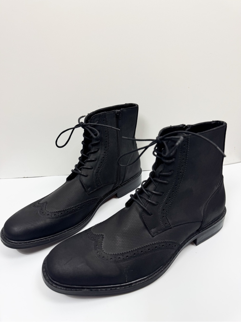 Kenneth Cole Unlisted Men 10 Black Buzzer Wingtip Brogue Lace Up Side Zip Boot